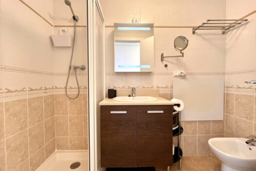 Řadový dům se 2 ložnicemi a garáží, 50 m od pláže – La Mata