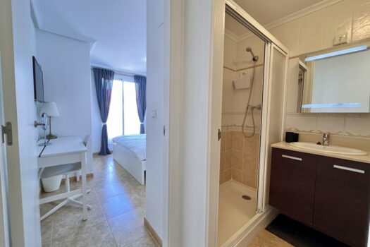 Řadový dům se 2 ložnicemi a garáží, 50 m od pláže – La Mata