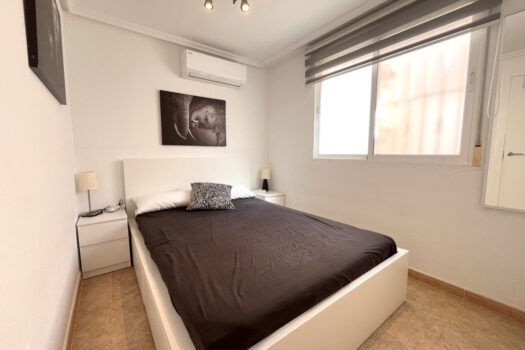 Řadový dům se 2 ložnicemi a garáží, 50 m od pláže – La Mata