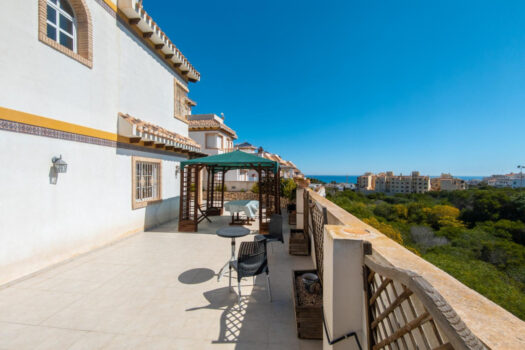Vila se 3 ložnicemi, garáží a výhledem na moře, 600 m od pláže – La Mata