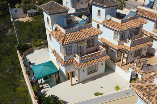 Vila se 3 ložnicemi, garáží a výhledem na moře, 600 m od pláže – La Mata