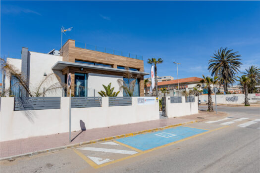 Moderní vila se 4 ložnicemi a výhledem na moře, 60 m od pláže – La Mata