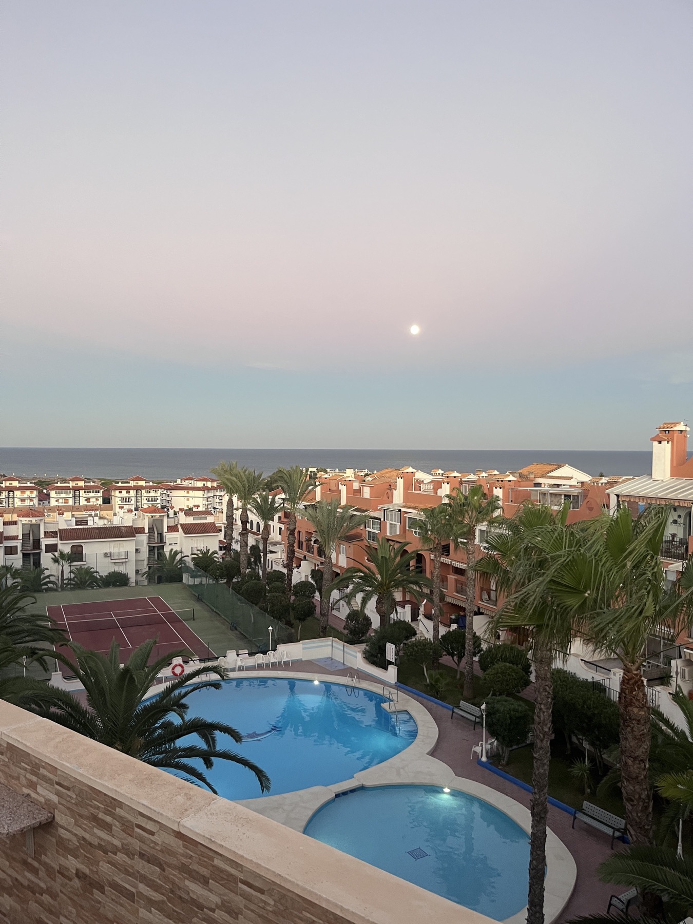 Rezidenční domy s bazénem a výhledem k moři v Torrevieji